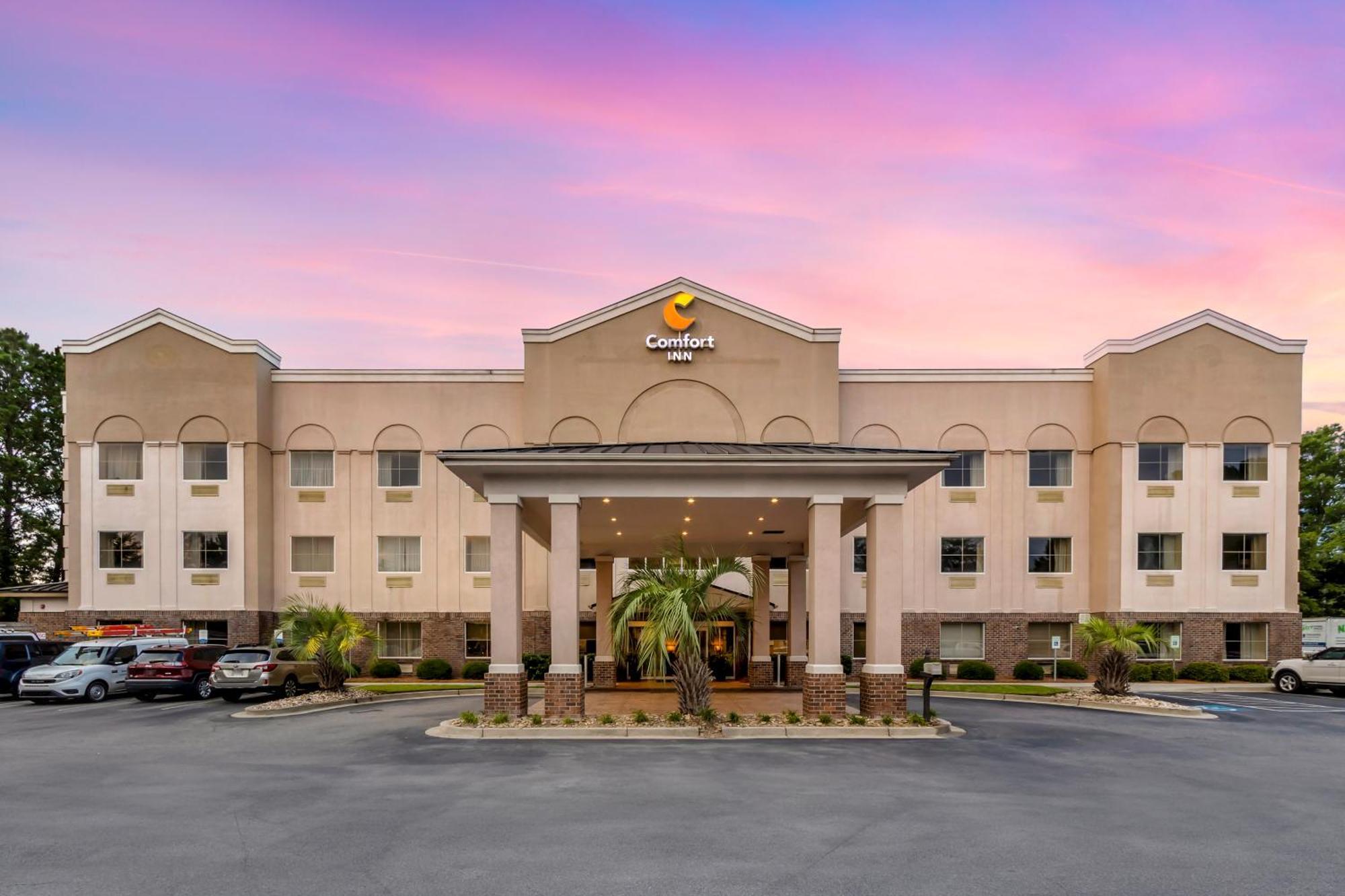 Clarion Pointe Inn 3*