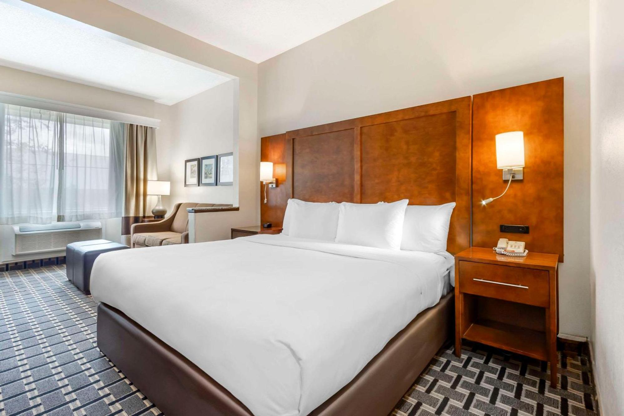 Clarion Pointe 3*